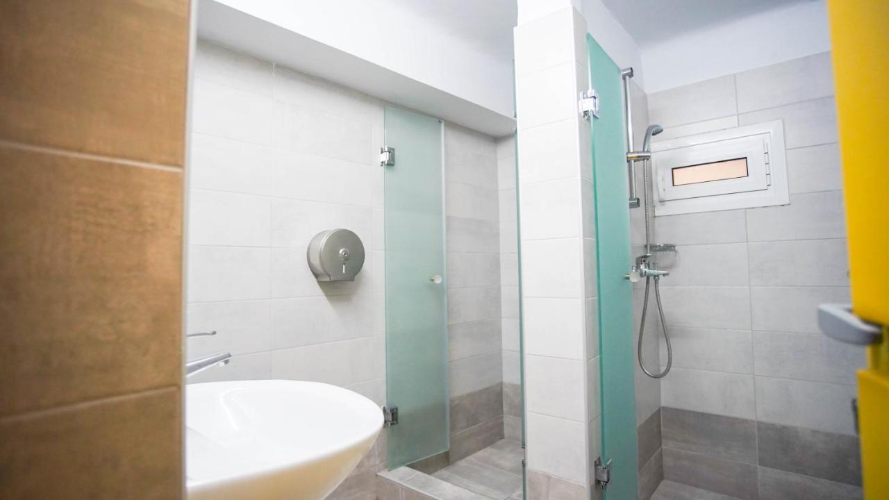 The Student & Travellers Inn Афины Экстерьер фото